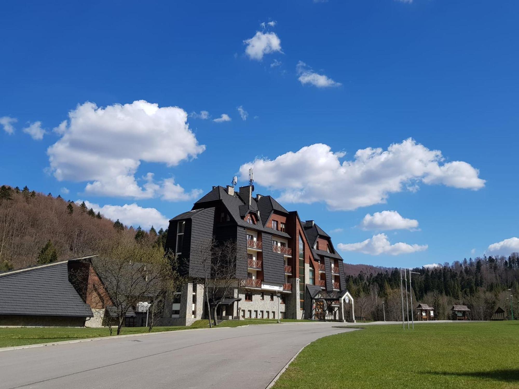 Centrum Promocji Lesnictwa W Mucznem Lutowiska Exterior foto
